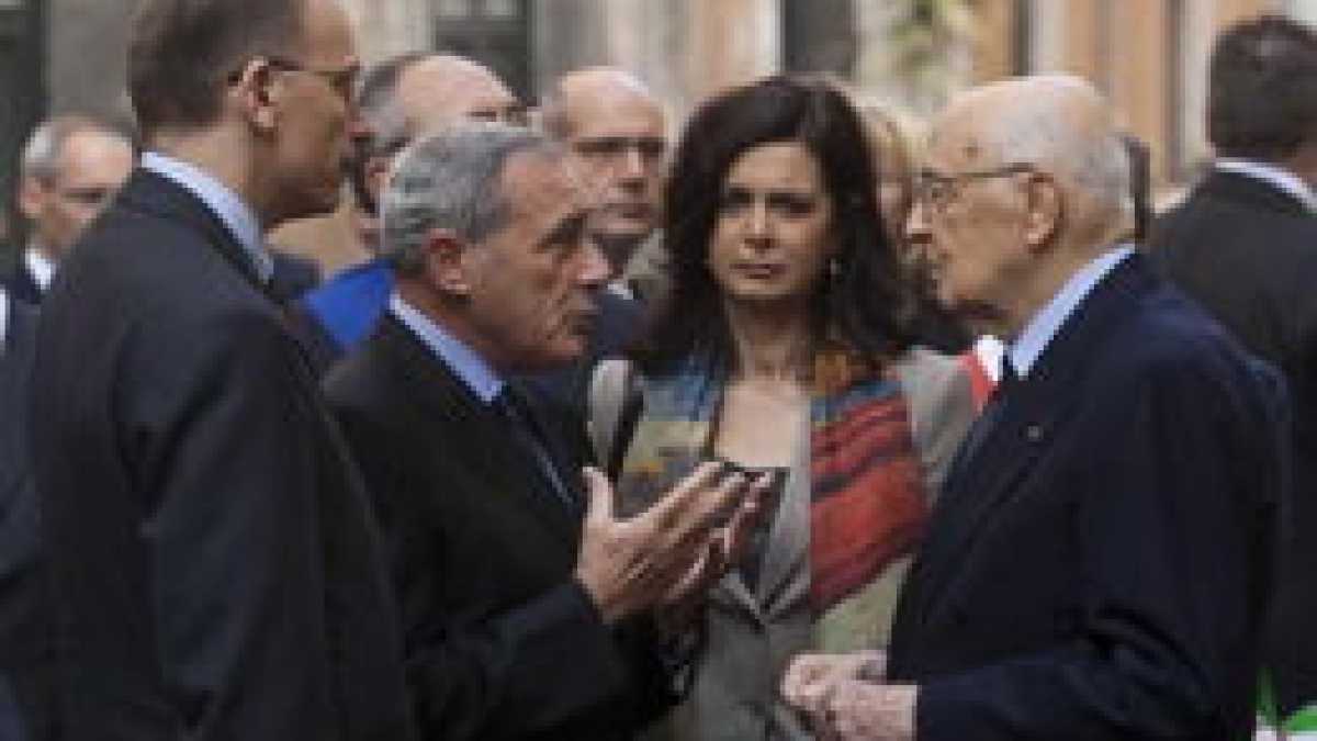 Immagine di Napolitano: "Fermare le violenze prima che si trasformino in eversione"