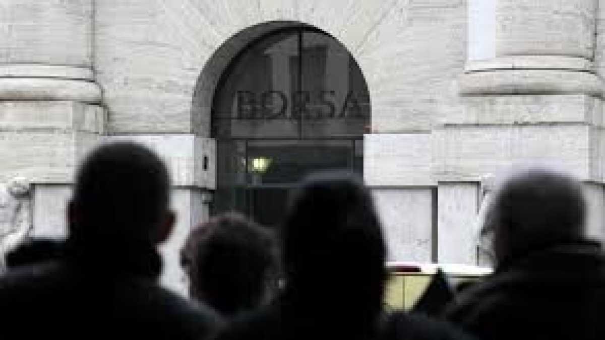 Immagine di Piazza Affari diligente, ma vuota