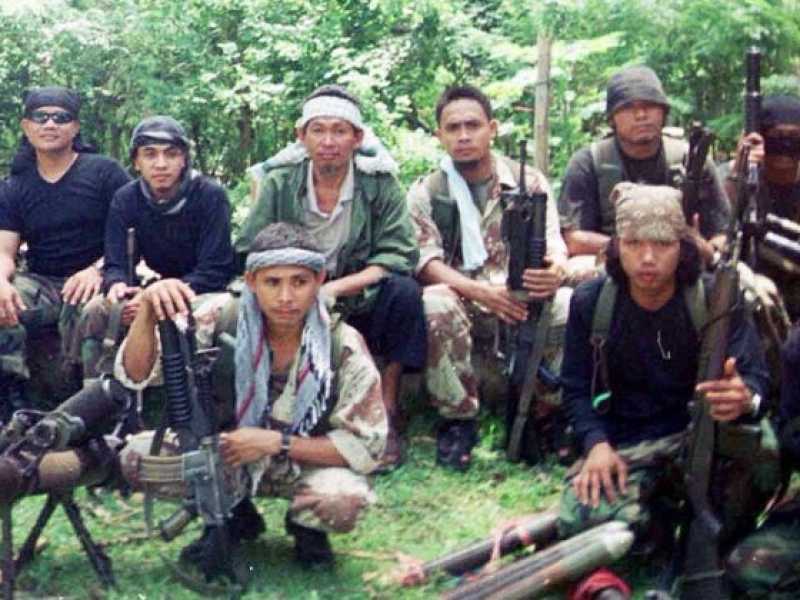 Combattenti di Abu Sayyaf nelle Filippine 