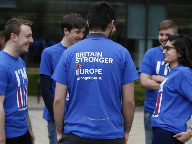 Giovani a favore della permanenza del Regno Unito nell'Unione europea (foto LaPresse)