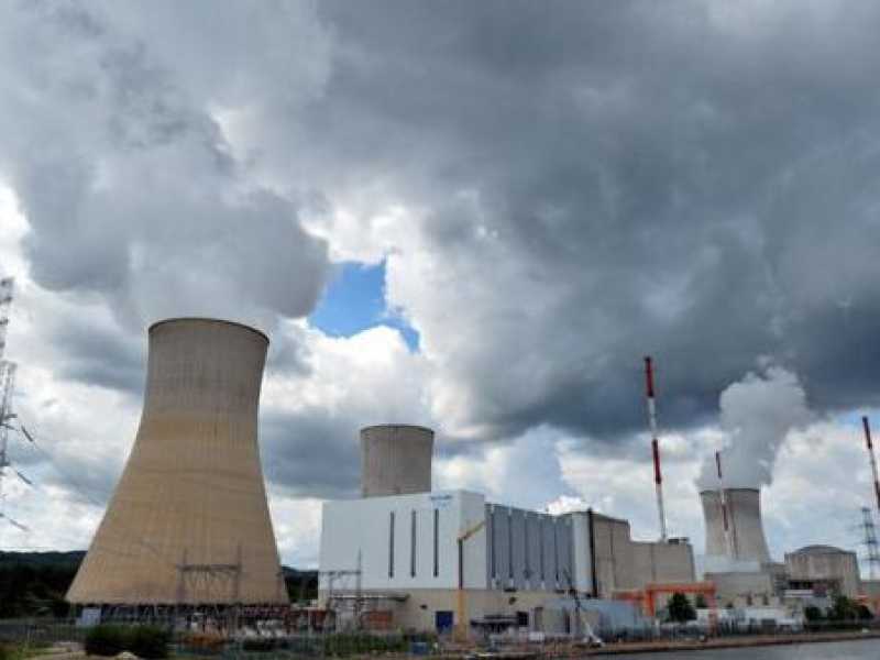 La centrale elettronucleare di Tihange nella città di Tihange, nella provincia di Liegi, in Belgio, è gestita da Electrabel