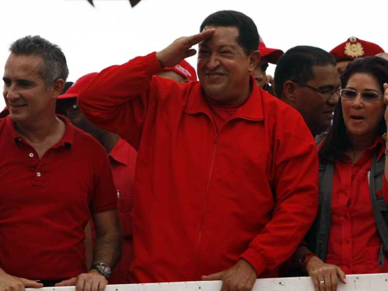 Freddy Bernal (a sinistra), Huho Chavez (al centro) e Cilia Flores (a destra) (foto AP)