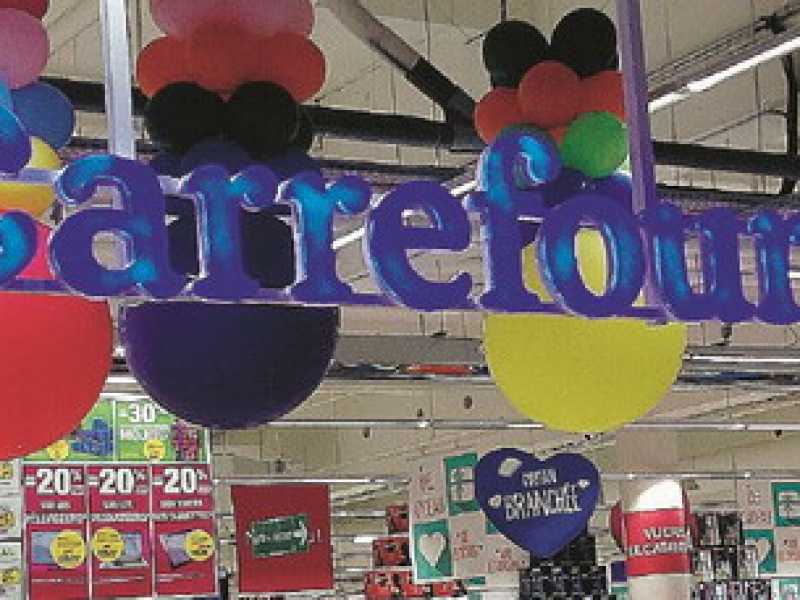 Carrefour, seconda catena mondiale di supermercati, &egrave; guidata da Alexandre Bompard, 44 anni