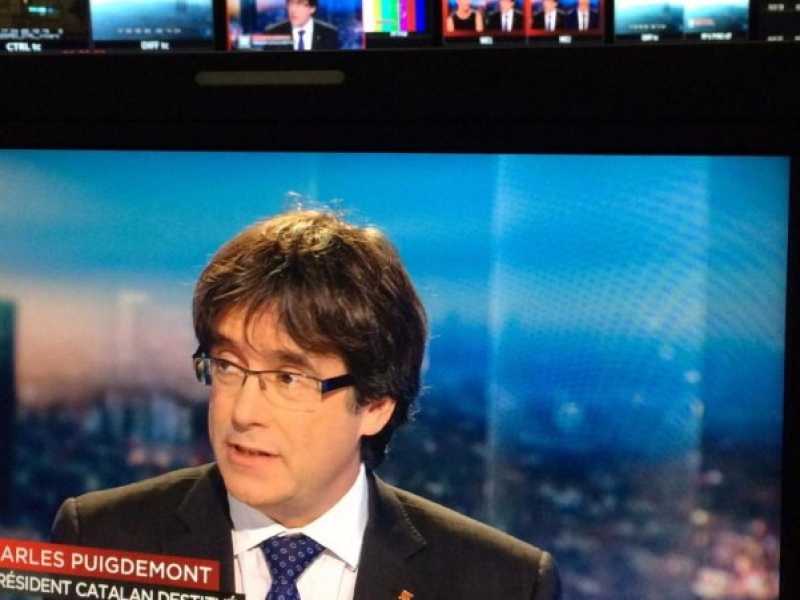 Indipendenza Catalogna, Carles Puigdemont intervistato dalla tv belga RTBF (foto LaPresse)