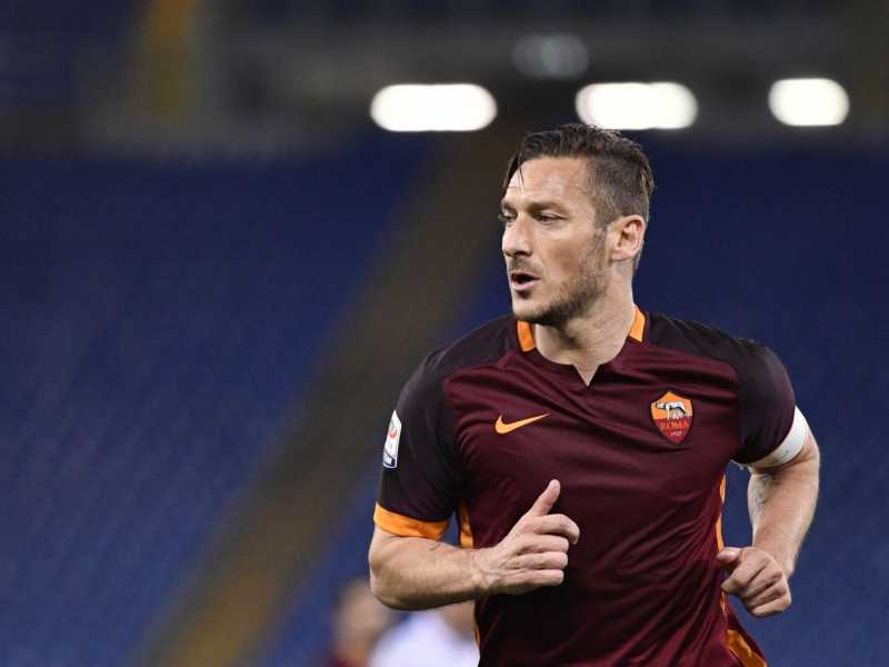 Francesco Totti in campo (foto LaPresse)