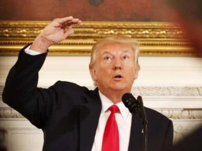 Donald Trump alla riunione nazionale dei governatori di associazione (foto LaPresse)