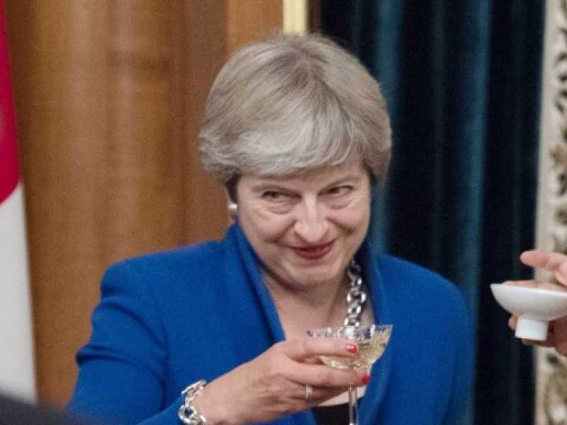 Theresa May durante la sua visita in Giappone (foto LaPresse)