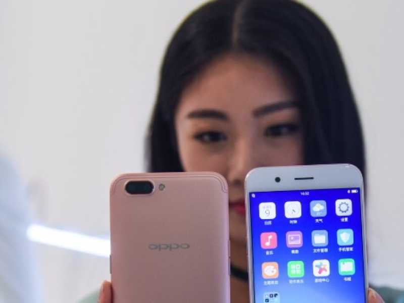 La vittoria mutilata di May, gli smartphone cinesi e la monogamia. Di cosa parlare stasera a cena