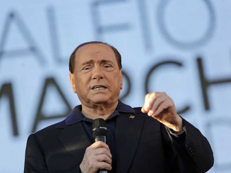 E' riuscito l'intervento chirurgico di Silvio Berlusconi (foto LaPresse)
