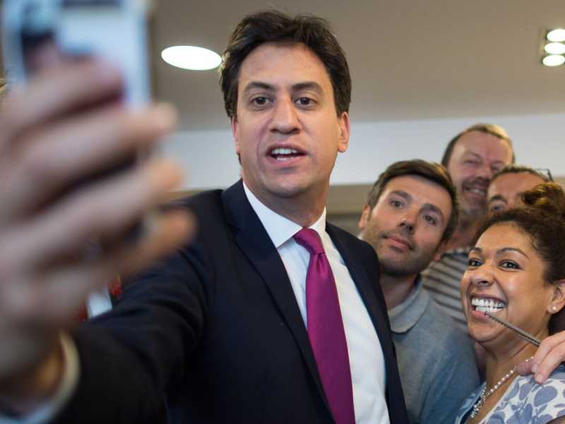 Ed Miliband, leader del Labour inglese, durante un evento della campagna elettorale a Cambridge