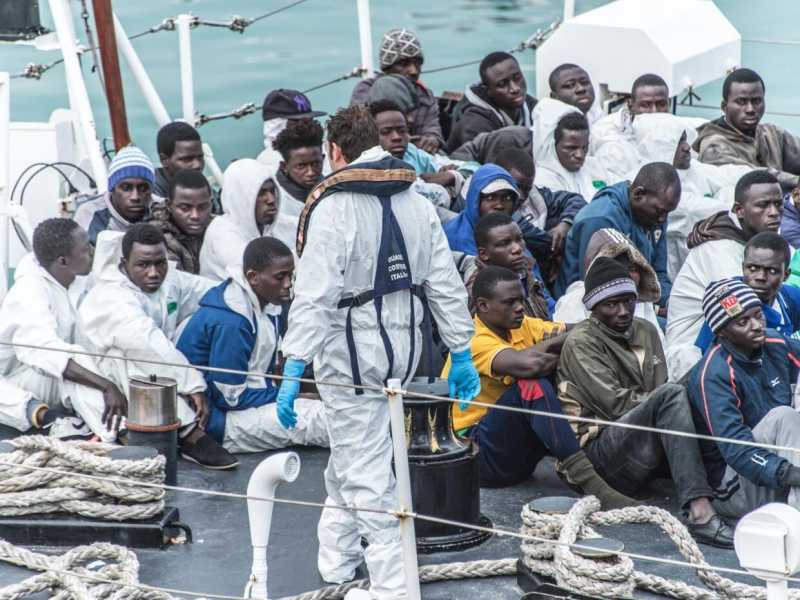 L'accoglienza ai migranti e la chiesa sconfitta sul divorzio