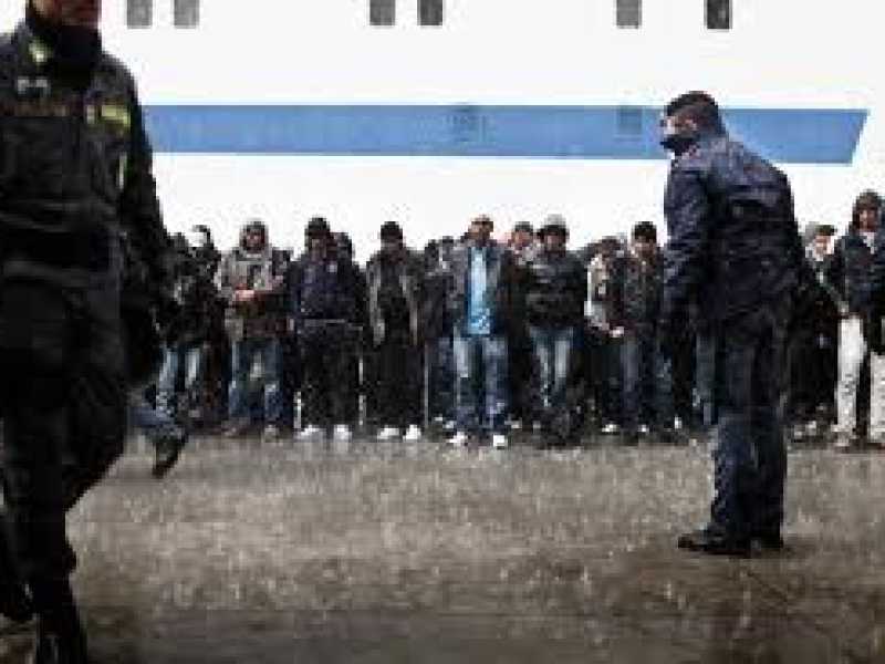 “Modificare la Bossi-Fini”, una fissazione