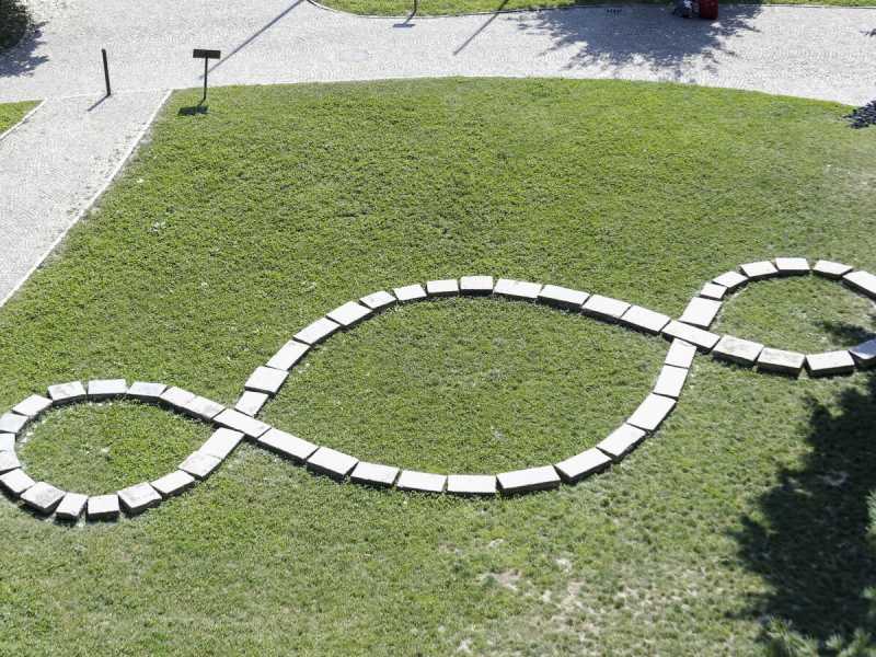 L'opera d'arte di Michelangelo Pistoletto (foto LaPresse)