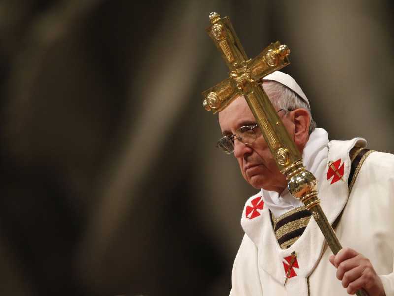 Il Papa mette in riga ribelli e chiacchieroni: “Il segno dell’unità sono io”