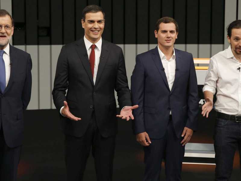 Mariano Rajoy, Pedro Sanchez, Albert Rivera e Pablo Iglesias al dibattito televisivo (foto LaPresse)