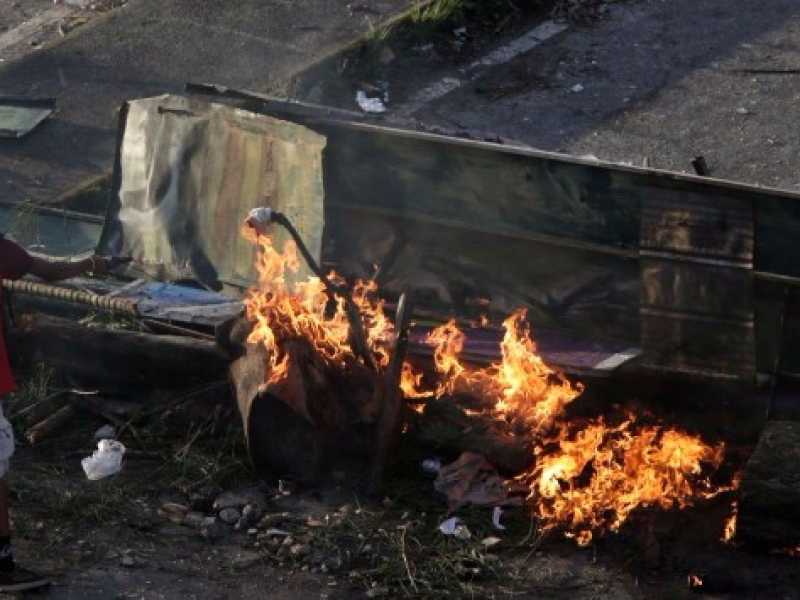 Venezuela al voto per Costituente, violenti scontri a Caracas (foto LaPresse)