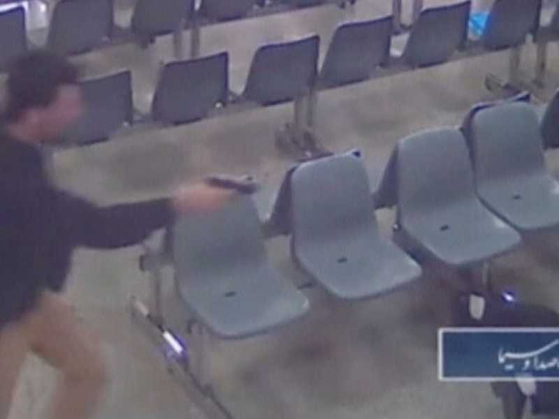Un'immagine dell'attacco al Parlamento di Teheran