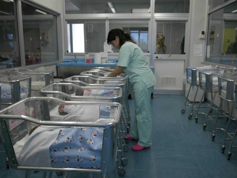 Il reparto di natalit&agrave; in un ospedale (Foto Lapresse)