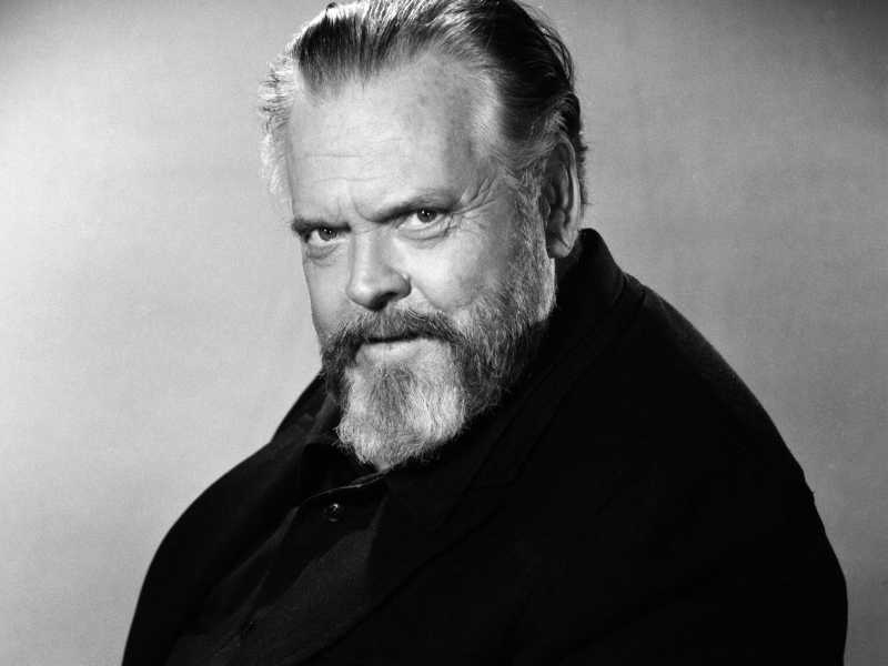 &ldquo;A pranzo con Orson&rdquo;, pubblicato da Adelphi, raccoglie le conversazioni al tavolo di Orson Welles, quando tutta Hollywood, reverente e intimidita, andava a rendergli omaggio