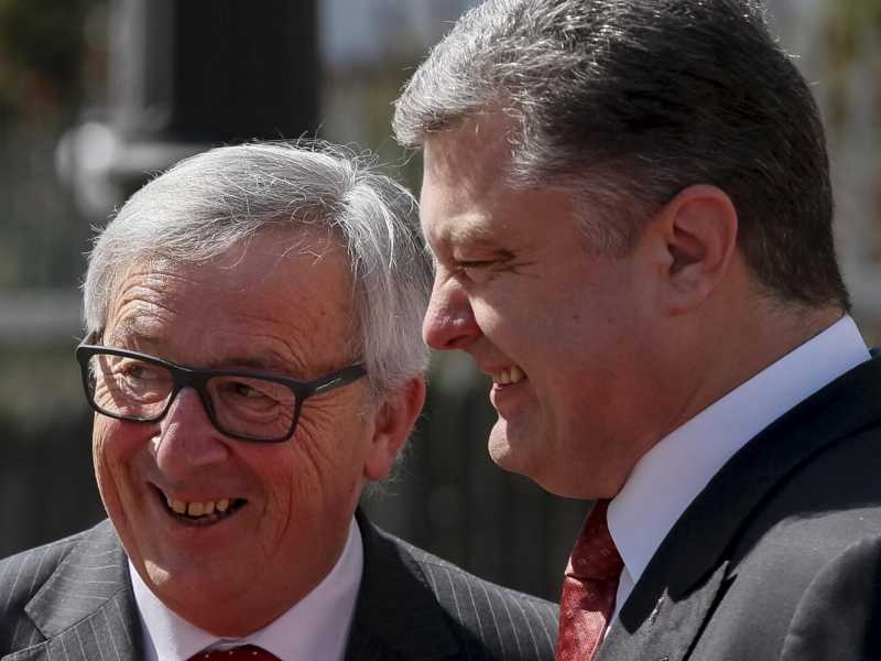 Petro Poroshenko e Jean-Claude Juncker (foto LaPresse)