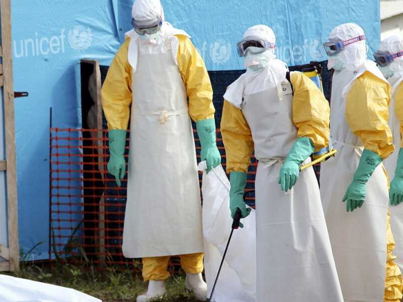 Ebola, contagiato un medico italiano di Emergency