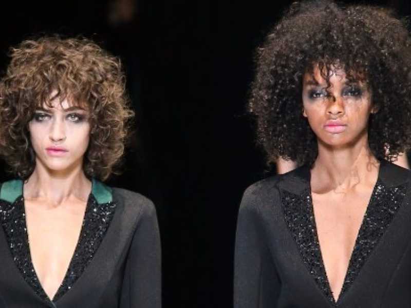 Un momento della sfilata di Giorgio Armani (foto LaPresse)