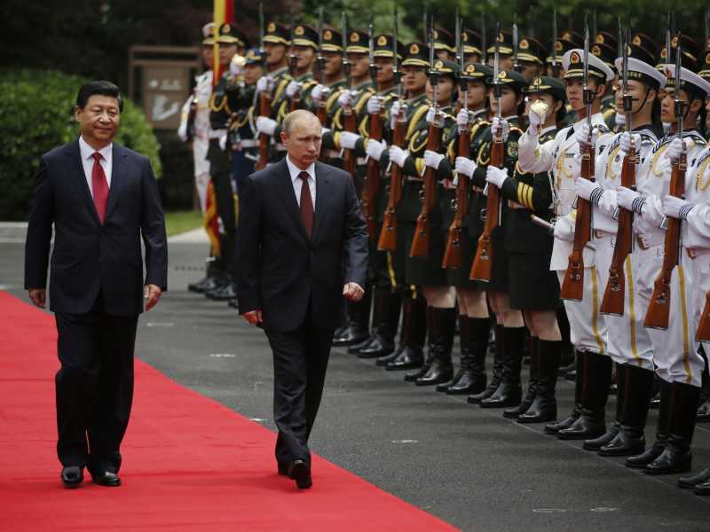 Incontro a Shanghai tra il presidente cinese Xi Jinping e il presidente russo Vladimir Putin (foto LaPresse)
