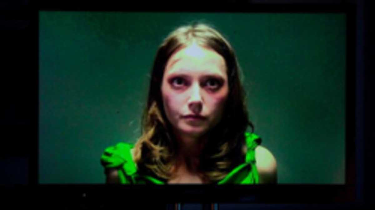 Immagine di “Black Mirror”, ovvero il riflesso nero dell’amore per l’iPad e i suoi fratelli