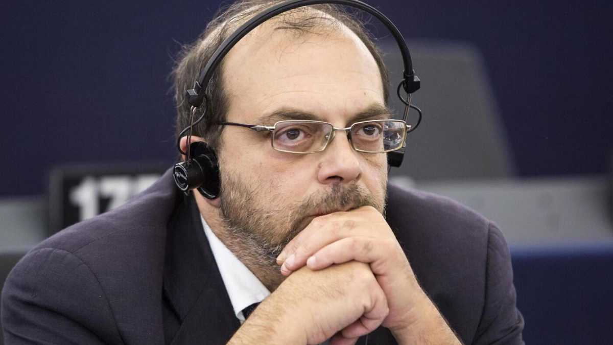 Immagine di Curzio Maltese, il “non ancora candidato” già dimezzato (a Milano)