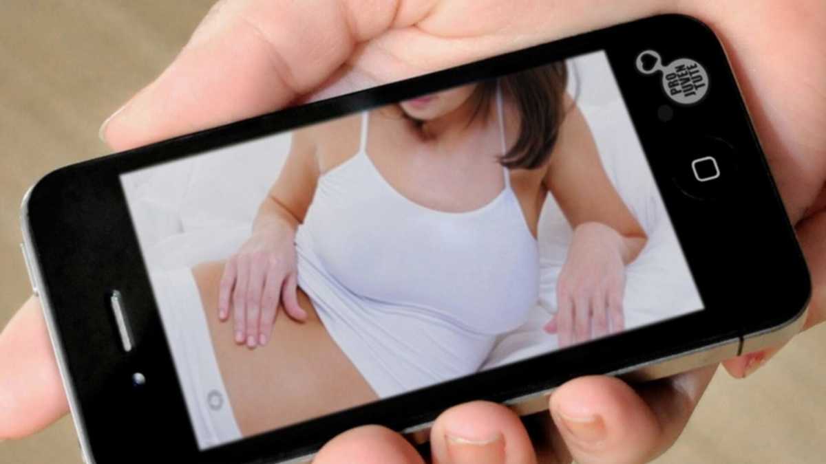 Immagine di Il pazzo che ha ucciso la madre a sediate e gli acronimi del sexting