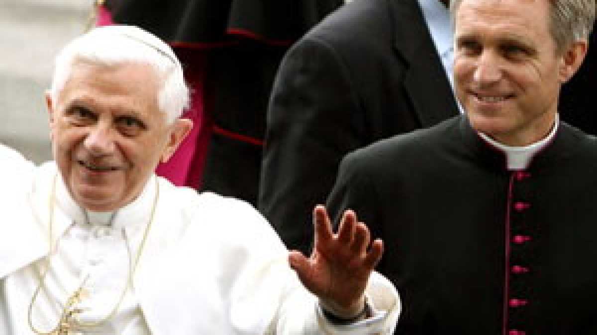 Immagine di Il segretario del Papa promosso a prefetto dopo lo scandalo di Vatileaks