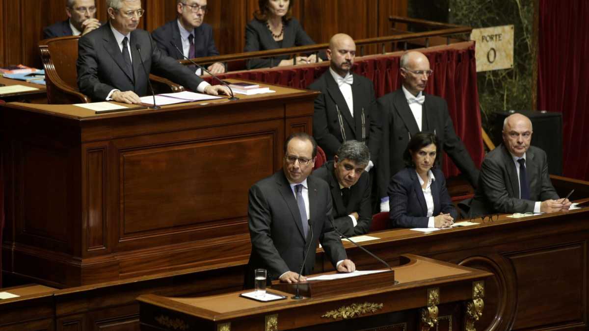 Immagine di Hollande come Bush, Occidente diviso e il futuro di Facebook. Di cosa parlare stasera a cena