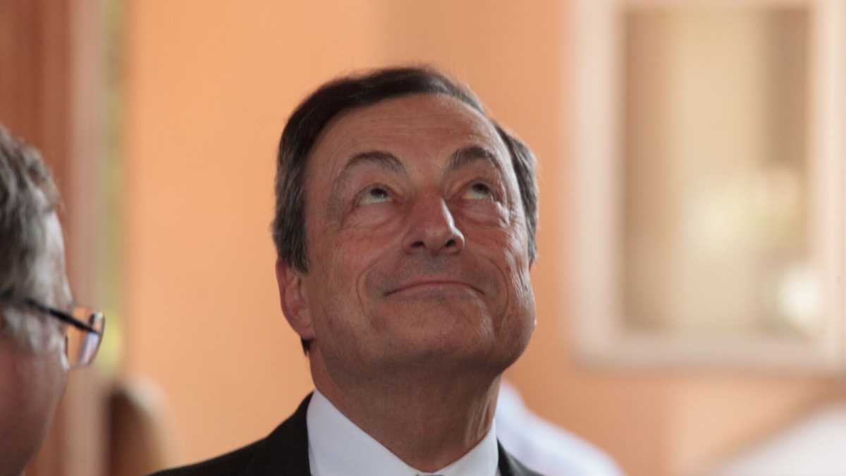 Immagine di Il peso dell’euro sulle spalle di Draghi