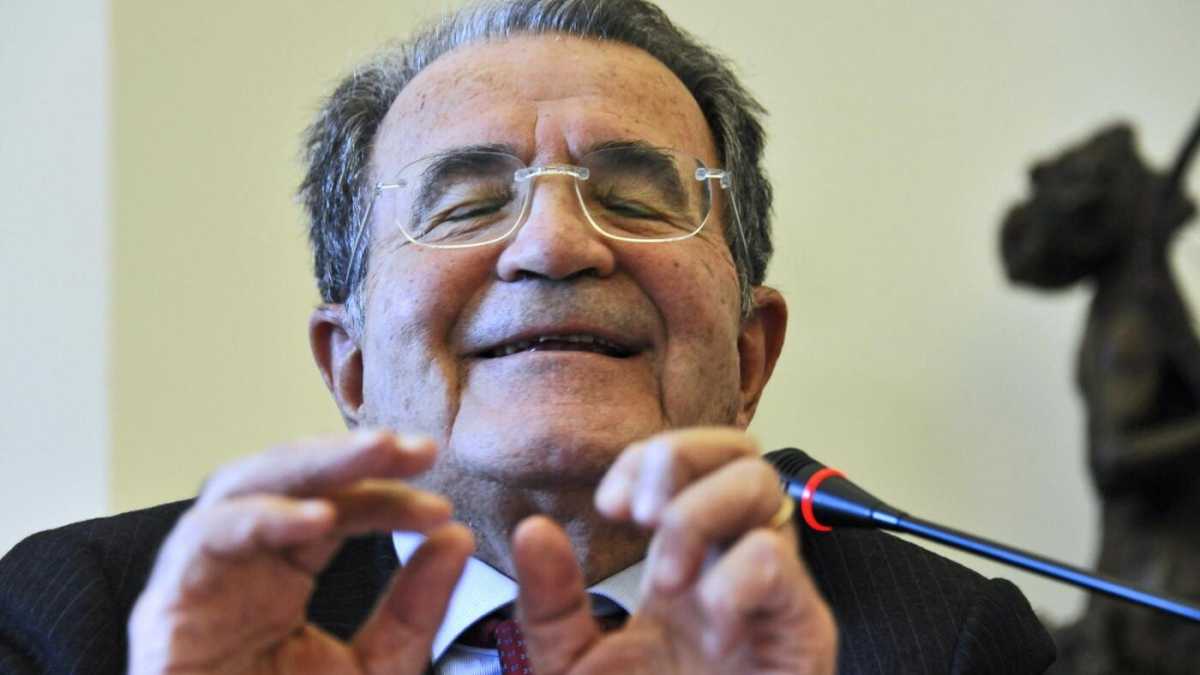 Immagine di Prodi, il cinese sulla riva del fiume, è l’arma segreta di Grillo contro Renzi