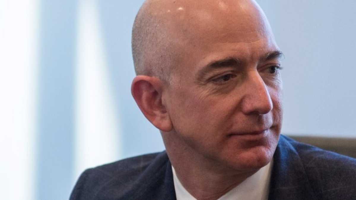 Immagine di Invece di Steve Jobs o Mark Zuckerberg, i prof. facciano leggere Bezos agli studenti