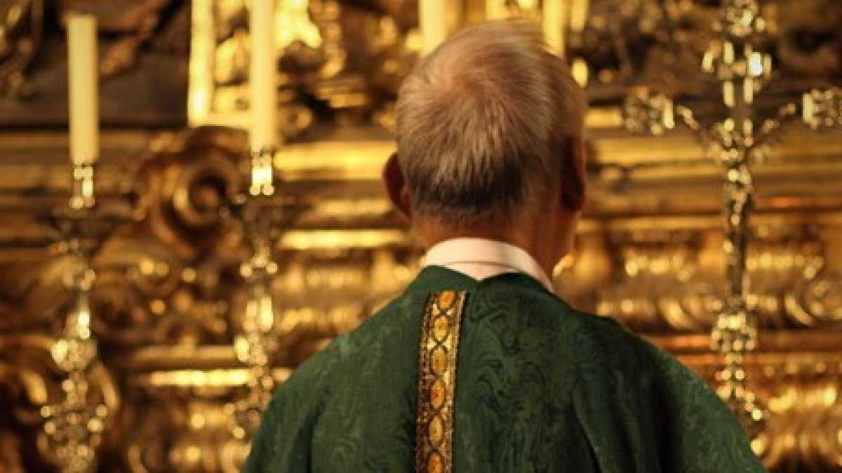 Immagine di A Venezia nessuno in chiesa, a Barrafranca tutti vogliono la croce