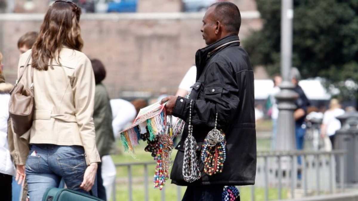 Immagine di I venditori di paccottiglia per le strade di Roma