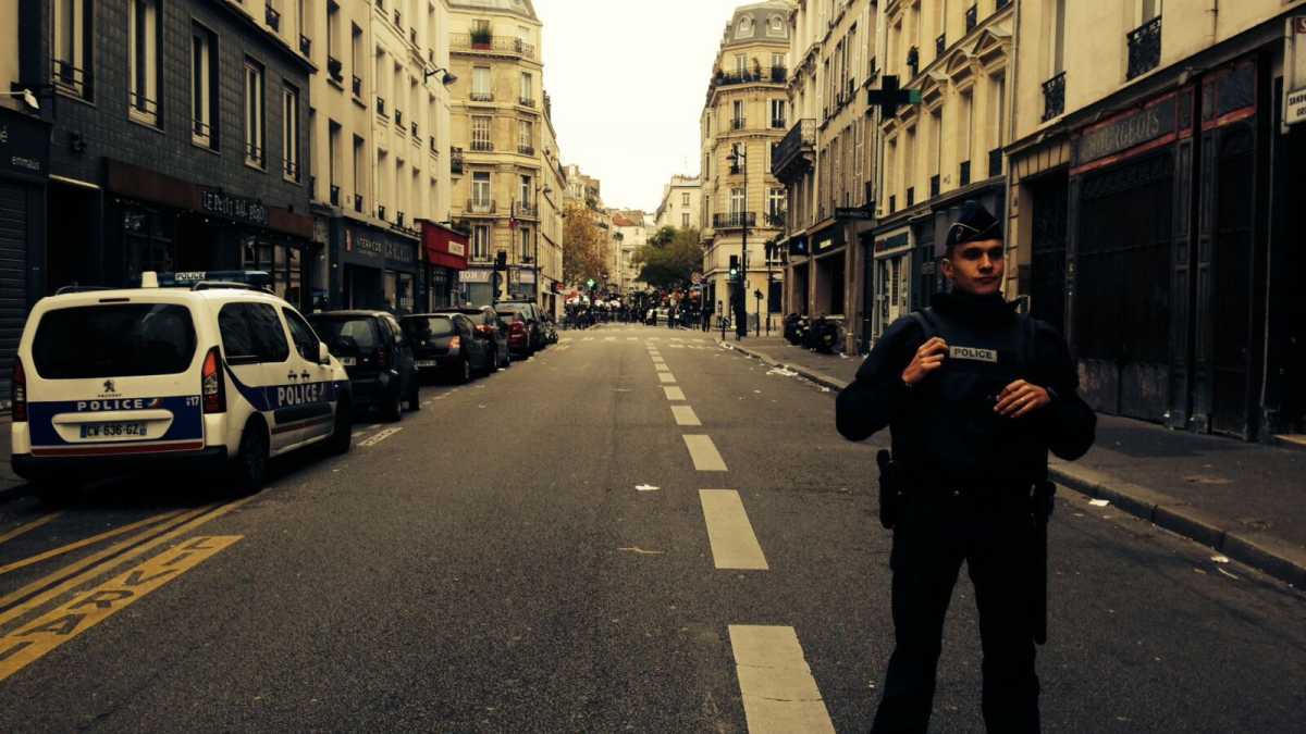 Immagine di Diario di guerra al centro di Parigi: funerali, librerie, cene, carnaio