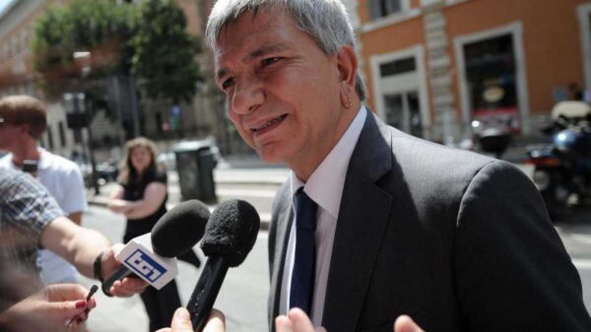 Immagine di Fuga da Sel, ma il partito respinge le dimissioni di Vendola