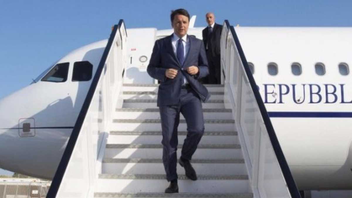 Immagine di Elogio del "super-jet" turistico della politica che non è Casta