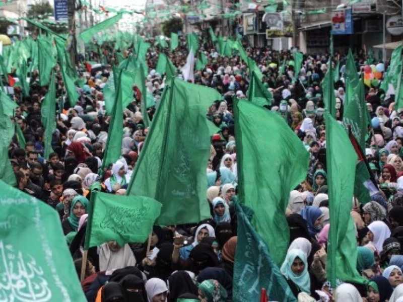 Raduno per l'anniversario della fondazione di  Hamas (foto LaPresse)