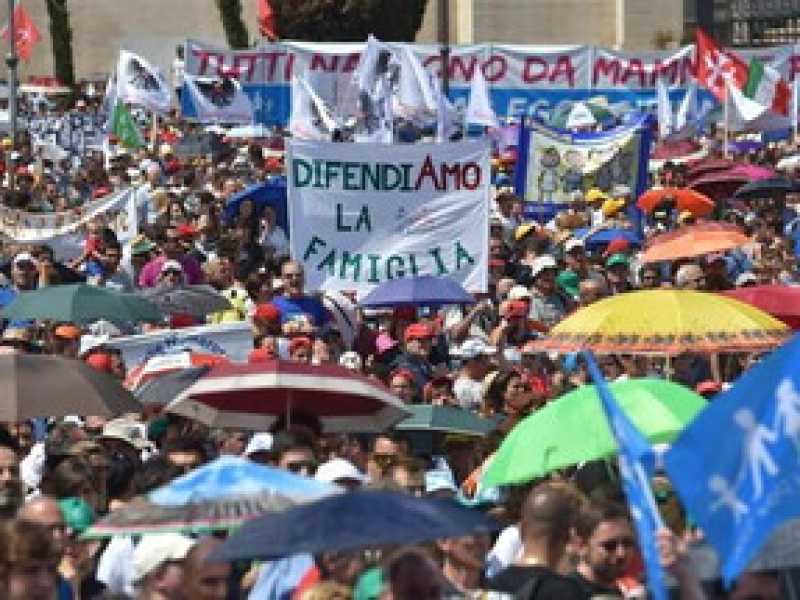Caro Presidente, noi la politica la facciamo in piazza. Non nelle parrocchie