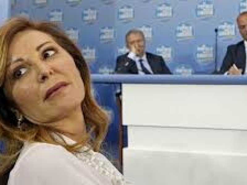 Galateo per le primarie del Pdl. Alfano le vuole aperte ma di partito