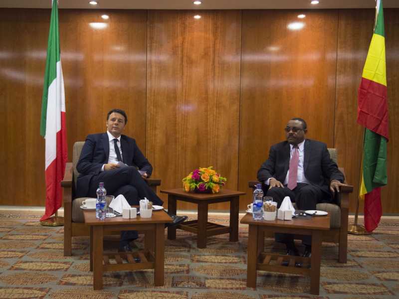 L'incontro dello scorso luglio tra Matteo Renzi e il primo ministro dell'Etiopia, Desalegn (foto LaPresse)