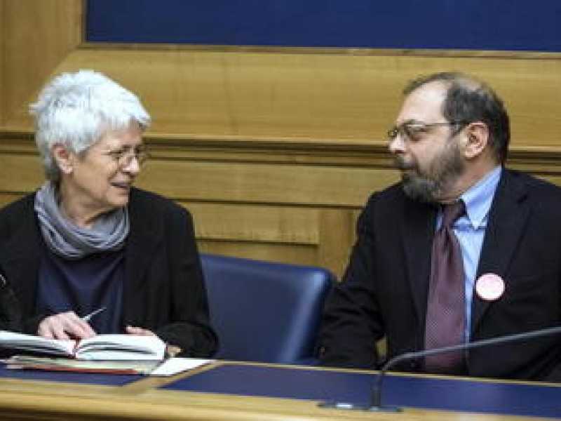 I lamenti educati degli Tsipras, assediati dal Grillo del “no al Capitale”