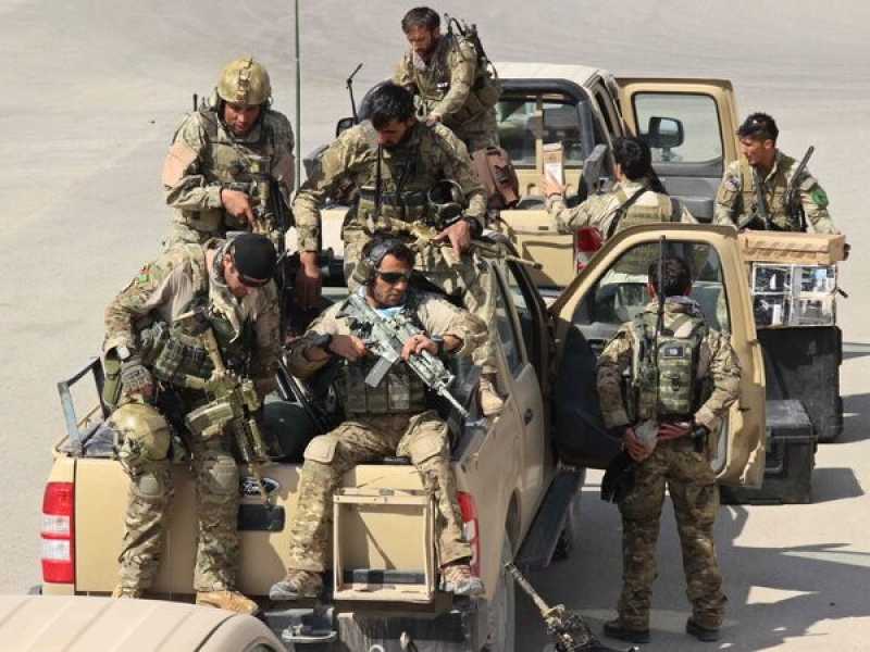 Uomini delle forze speciali dell'esercito afghano in azione per riprendere il controllo di Kunduz