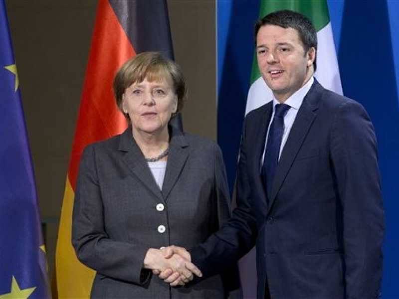 Matteo Renzi e Angela Merkel (Foto Ap)