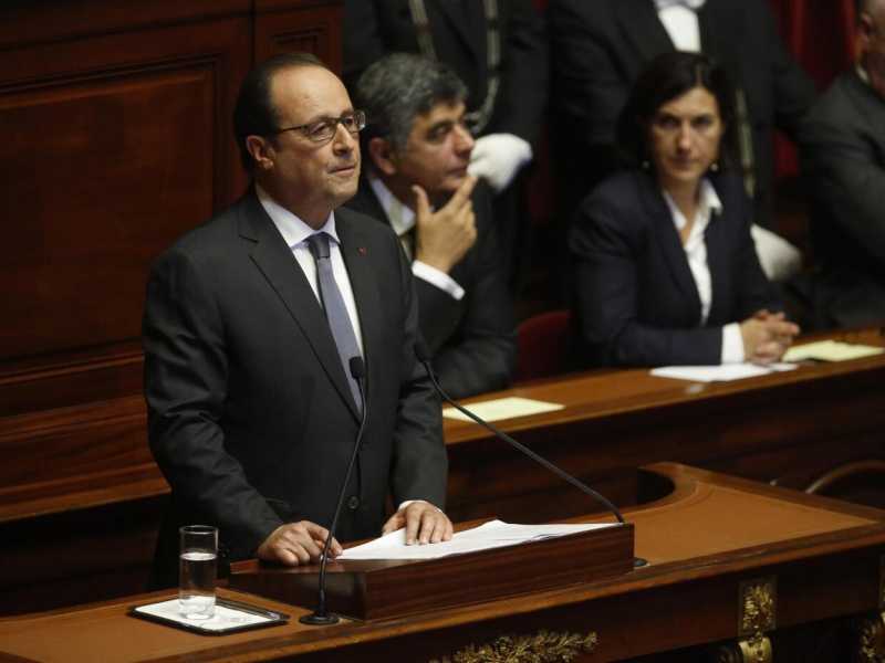 Hollande parla al parlamento, dopo l'attacco terroristico (foto LaPresse)