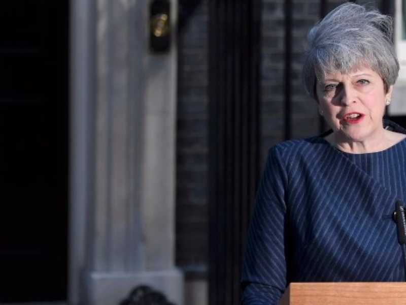 Theresa May parla a Downing street. Foto LaPresse/Reuters 