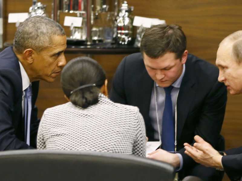 L'incontro informale tra Putin e Obama al G20 di Antalya (foto LaPresse)
